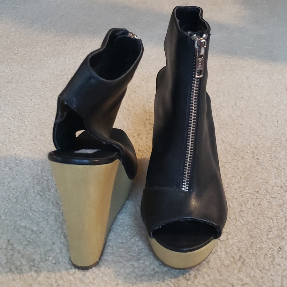 Wedged shoe